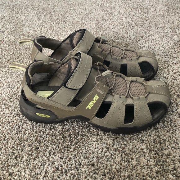 mens hiking sandals closed toe